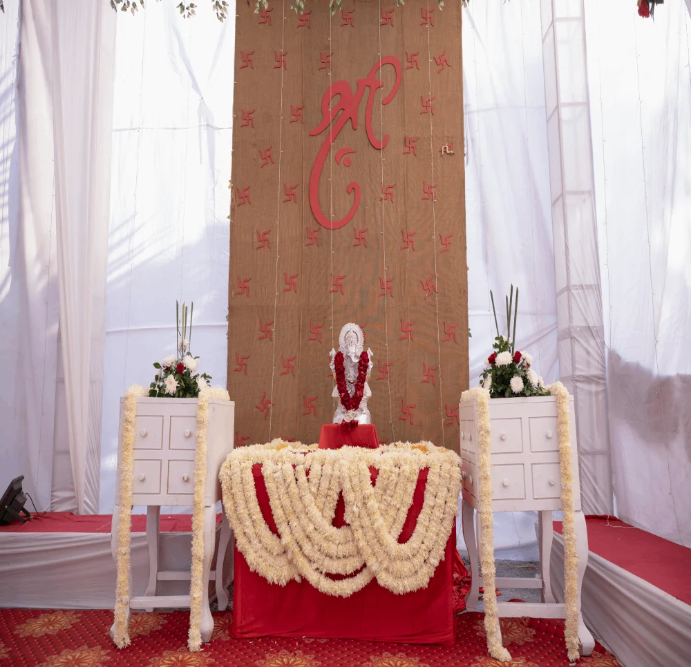 Floral stage setup from the existing Keshav website